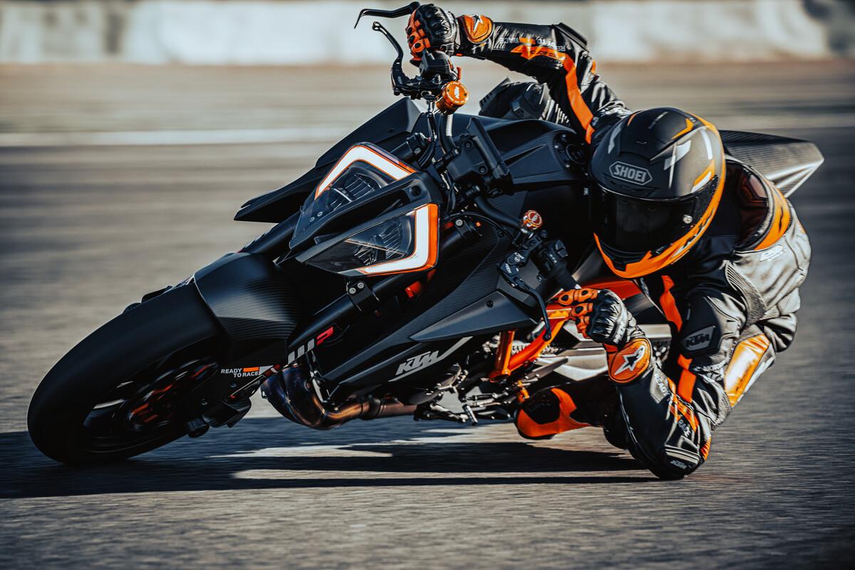 Ktm 1290 super discount duke 2021 price